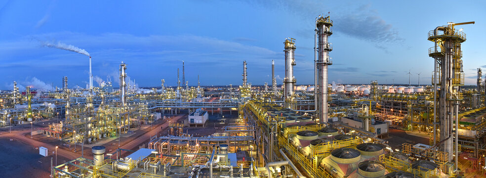 Wide refinery complex supporting Aoshan petroleum terminal operations